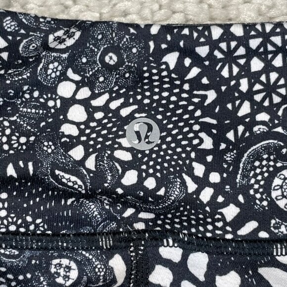 Lululemon Wunder Under Crop Legging Pretty Lace Black White Low Rise - Picture 6 of 10